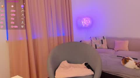 Snapshot of esmimilf chatting on March 6, 2025, 7:43 pm Esmi online show from March 6, 2025, 7:43 pm