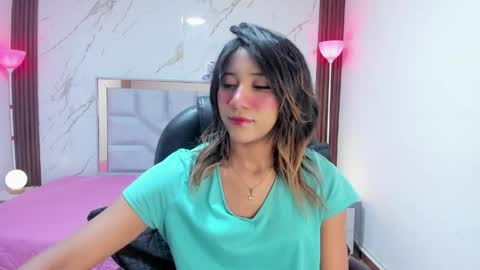 esperanzamora online show from April 21, 2026, 11:49 am