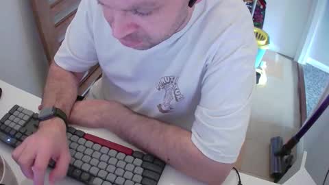 Morph online show from November 9, 2025, 1:09 pm