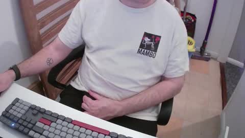 Morph online show from December 1, 2025, 10:15 pm