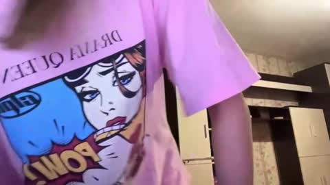 Kate online show from December 17, 2025, 2:12 pm