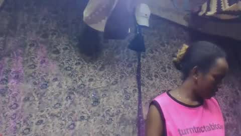 estanie online show from October 31, 2025, 7:31 am