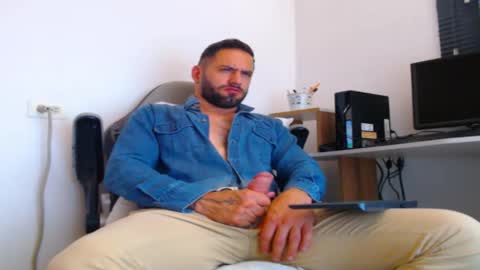 esteban online show from December 19, 2025, 4:25 pm