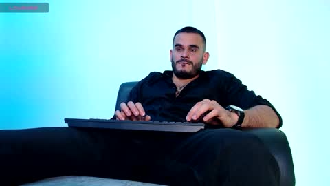 Esteban Fernandez online show from November 8, 2025, 1:50 am