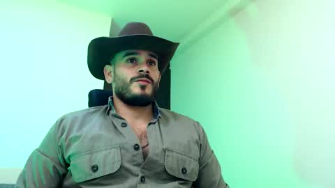 Esteban Fernandez online show from November 24, 2025, 1:38 am