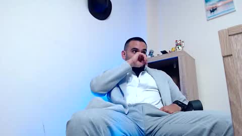 Esteban Fernandez online show from February 8, 2026, 3:43 am