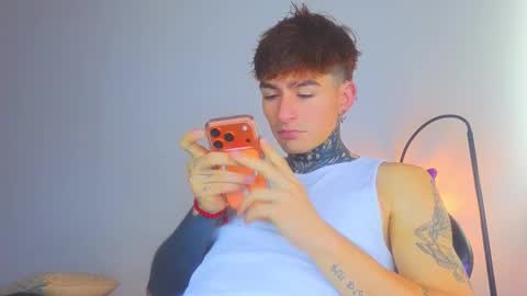 Esteban independent model online show from December 19, 2025, 1:29 pm