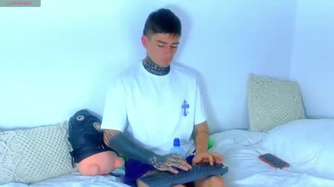 Esteban independent model online show from May 25, 2026, 9:43 pm