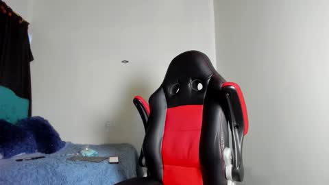 estebanlobo online show from November 17, 2025, 9:31 pm