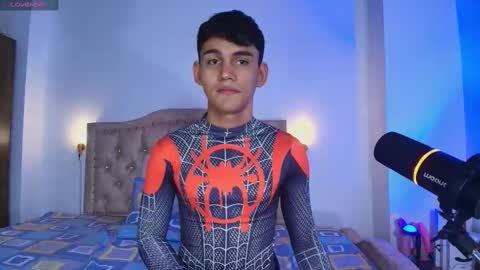 Snapshot of estebanperez_ chatting on September 19, 2025, 2:07 pm Esteban online show from September 19, 2025, 2:07 pm