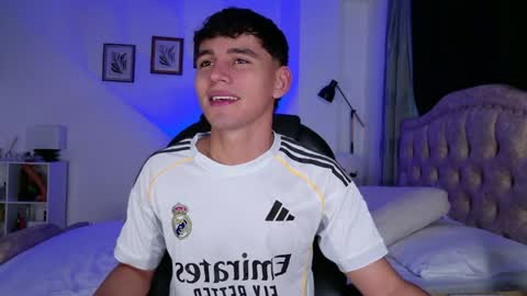 Esteban online show from April 8, 2026, 10:59 am