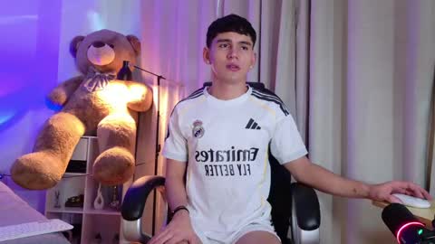 Esteban online show from May 22, 2026, 11:49 am