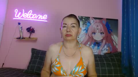 estefania_344 online show from October 11, 2025, 8:29 pm