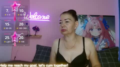 estefania_344 online show from October 13, 2025, 1:44 pm