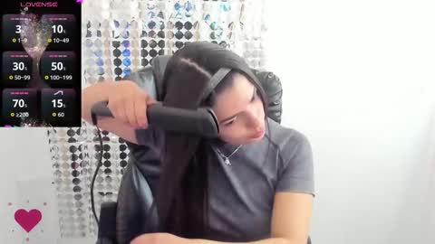 Snapshot of estefanii_r chatting on March 2, 2026, 1:07 pm Estefanii R online show from March 2, 2026, 1:07 pm