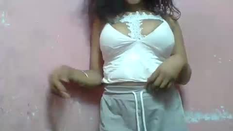 estelah20 online show from November 29, 2025, 9:01 am