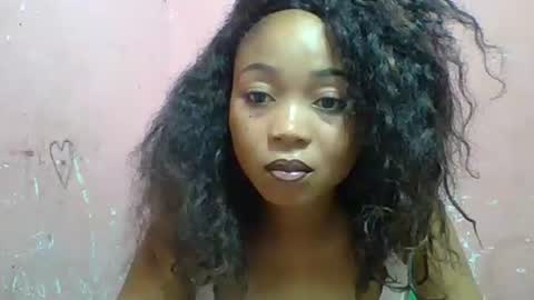 estelah20 online show from December 1, 2025, 4:17 am