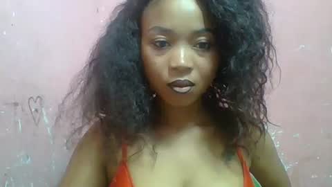 estelah20 online show from December 3, 2025, 5:15 am