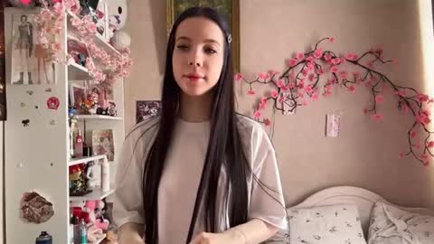 estellezdebski online show from July 12, 2026, 1:24 pm
