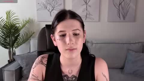Ester Henderson online show from July 3, 2026, 1:34 am