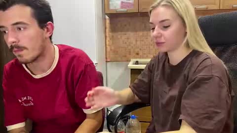 Ester online show from October 5, 2025, 7:01 pm