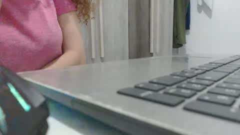 esteralcantara online show from April 21, 2026, 2:51 am