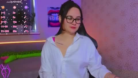 EsterPlayful online show from October 15, 2025, 9:09 am