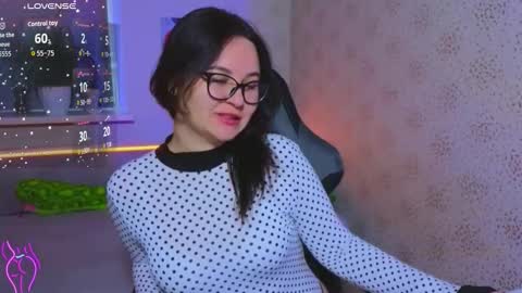 EsterPlayful online show from October 27, 2025, 9:24 am