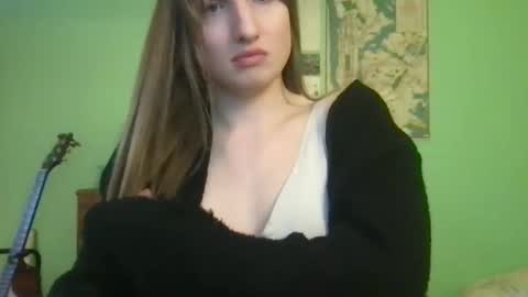 Snapshot of esthergreyplus chatting on February 6, 2025, 10:43 pm Esther Grey online show from February 6, 2025, 10:43 pm