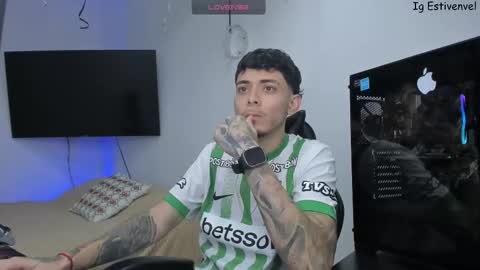 estivenvel online show from February 15, 2026, 3:09 pm