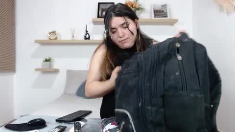 Estrella online show from December 18, 2025, 3:45 am