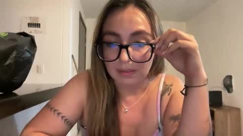 estrellita1990 online show from March 19, 2026, 3:54 am