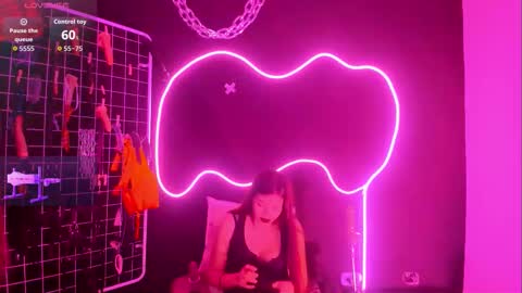 Snapshot of estudiooro509 chatting on October 12, 2025, 1:21 pm Cloe and Megan online show from October 12, 2025, 1:21 pm