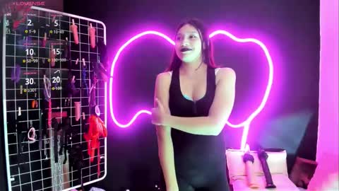 Snapshot of estudiooro509 chatting on October 25, 2025, 7:08 pm Cloe and Megan online show from October 25, 2025, 7:08 pm