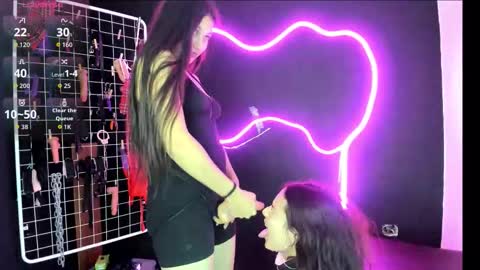 Snapshot of estudiooro509 chatting on November 6, 2025, 11:04 pm Cloe and Megan online show from November 6, 2025, 11:04 pm