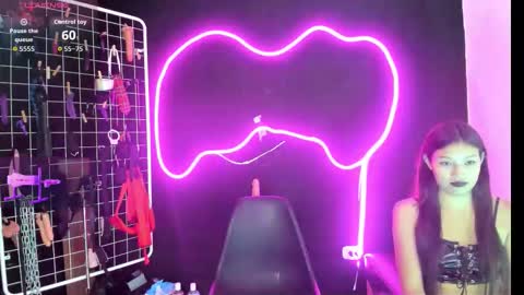 Snapshot of estudiooro509 chatting on November 14, 2025, 10:18 pm Cloe and Megan online show from November 14, 2025, 10:18 pm