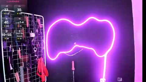 Snapshot of estudiooro509 chatting on November 18, 2025, 7:18 pm Cloe and Megan online show from November 18, 2025, 7:18 pm