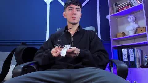 Snapshot of etham_wolf_ chatting on September 9, 2025, 12:05 pm Etham online show from September 9, 2025, 12:05 pm