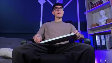 Snapshot of etham_wolf_ chatting on September 10, 2025, 4:07 pm Etham online show from September 10, 2025, 4:07 pm