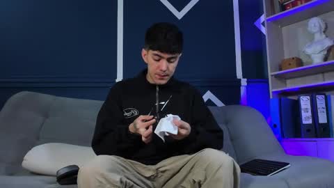 Snapshot of etham_wolf_ chatting on September 11, 2025, 12:05 pm Etham online show from September 11, 2025, 12:05 pm