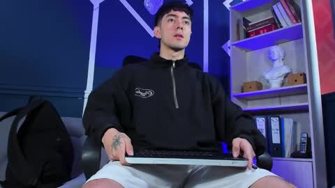 Snapshot of etham_wolf_ chatting on September 13, 2025, 12:38 pm Etham online show from September 13, 2025, 12:38 pm