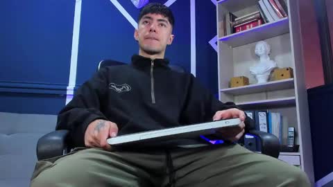 Snapshot of etham_wolf_ chatting on September 22, 2025, 12:29 pm Etham online show from September 22, 2025, 12:29 pm