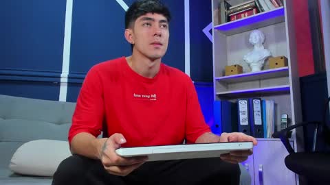 Snapshot of etham_wolf_ chatting on September 27, 2025, 12:32 pm Etham online show from September 27, 2025, 12:32 pm