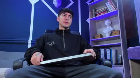 Snapshot of etham_wolf_ chatting on September 29, 2025, 12:10 pm Etham online show from September 29, 2025, 12:10 pm