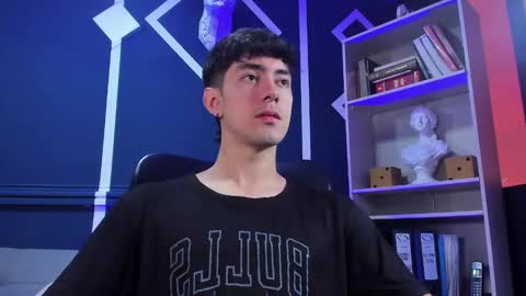 Snapshot of etham_wolf_ chatting on October 1, 2025, 1:17 pm Etham online show from October 1, 2025, 1:17 pm