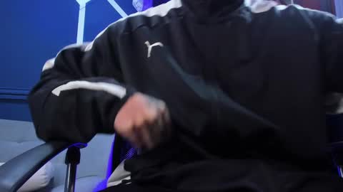 Snapshot of etham_wolf_ chatting on October 7, 2025, 11:18 am Etham online show from October 7, 2025, 11:18 am