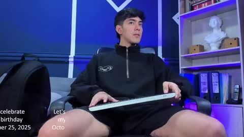 Snapshot of etham_wolf_ chatting on October 15, 2025, 12:05 pm Etham online show from October 15, 2025, 12:05 pm