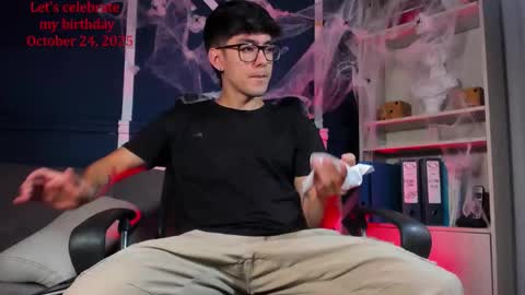 Snapshot of etham_wolf_ chatting on October 16, 2025, 11:11 am Etham online show from October 16, 2025, 11:11 am