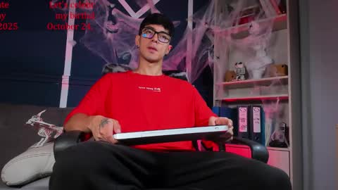 Snapshot of etham_wolf_ chatting on October 17, 2025, 2:52 pm Etham online show from October 17, 2025, 2:52 pm