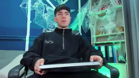 Snapshot of etham_wolf_ chatting on October 20, 2025, 11:54 am Etham online show from October 20, 2025, 11:54 am